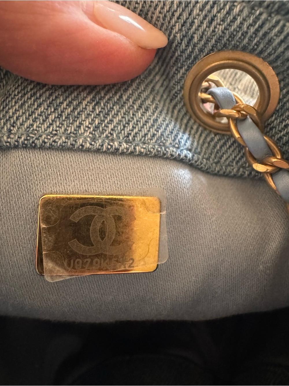 CHANEL Light Blue Quilted Denim Shoulder Bag with Gold-Tone Chain - Picture 10 of 15
